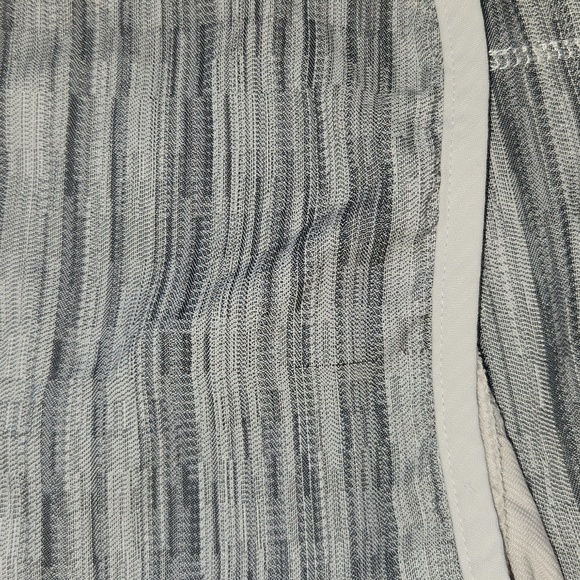 Women’s Speed Up Short Shorts.  Size 4. - Picture 9 of 10